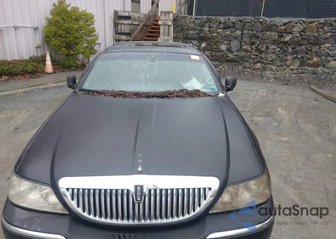 2004 Lincoln Town Car Ultimate из США, поврежденный, VIN 1LNHM83W64Y657300